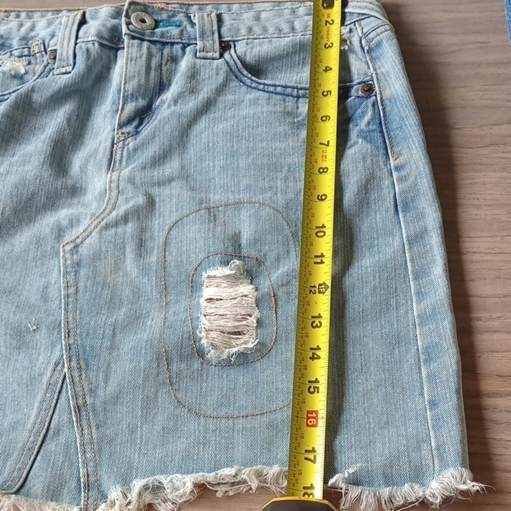 Levi's‎ Denim Mini Skirt with Distressed Accents - Picture 12 of 15